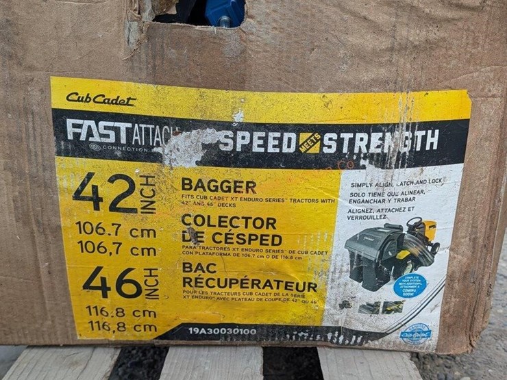 cub-cadet-19a30030100-bagger-image-2