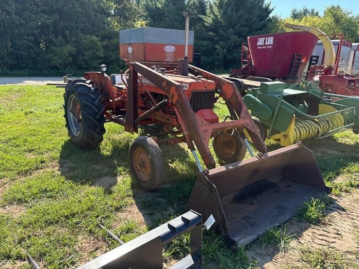 allis-chalmers-d15-series-ii-tractor-image-3