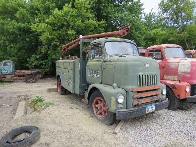 1953-international-r180-coe-truck-image-2