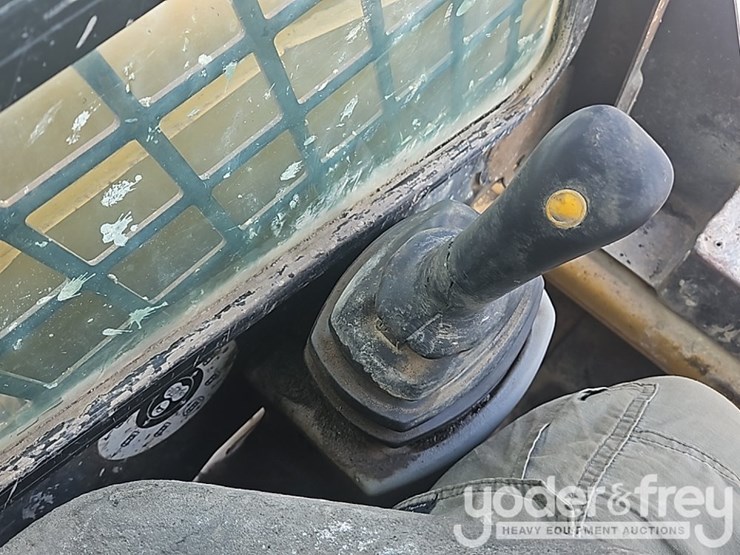 caterpillar-246-image-9