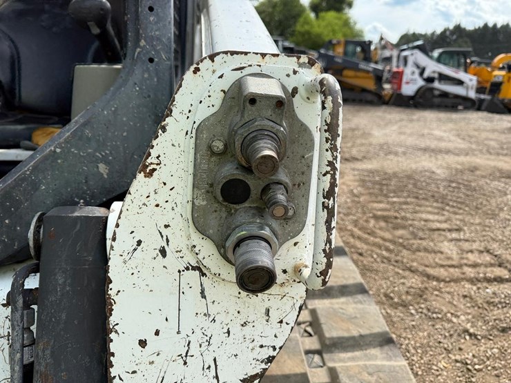2020-bobcat-t740-image-18