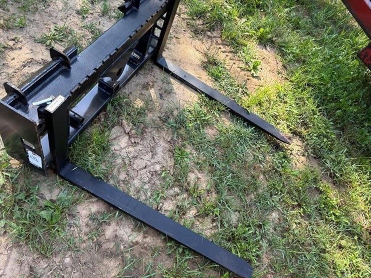 new-wolverine-forks/spear/receiver-hitch-attach-image-2