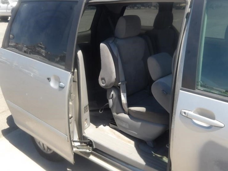2006-toyota-sienna-le-image-15