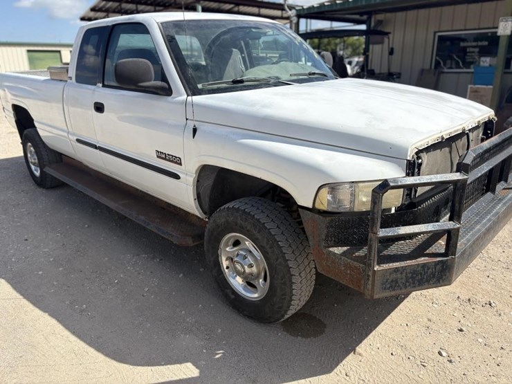 2001-dodge-2500-image-8