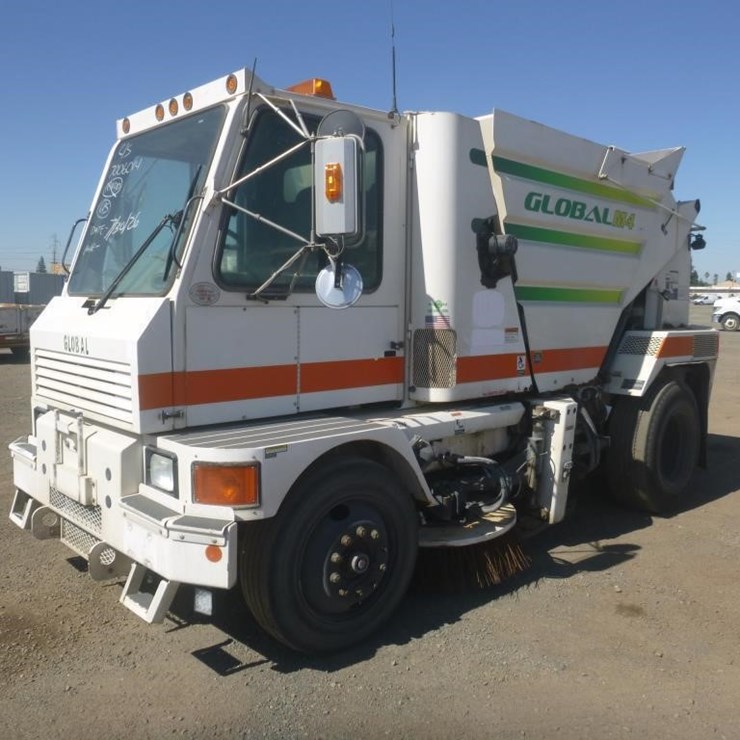 2013 GLOBAL M4 SWEEPER