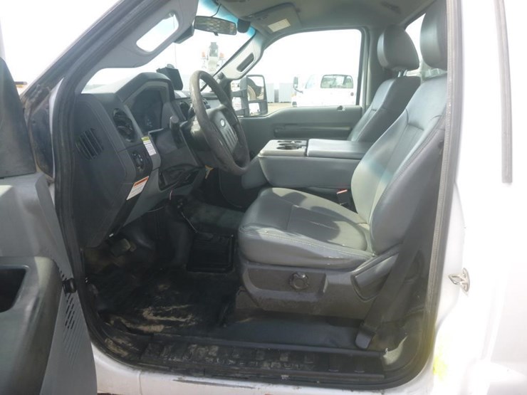 2013-ford-f550-image-23