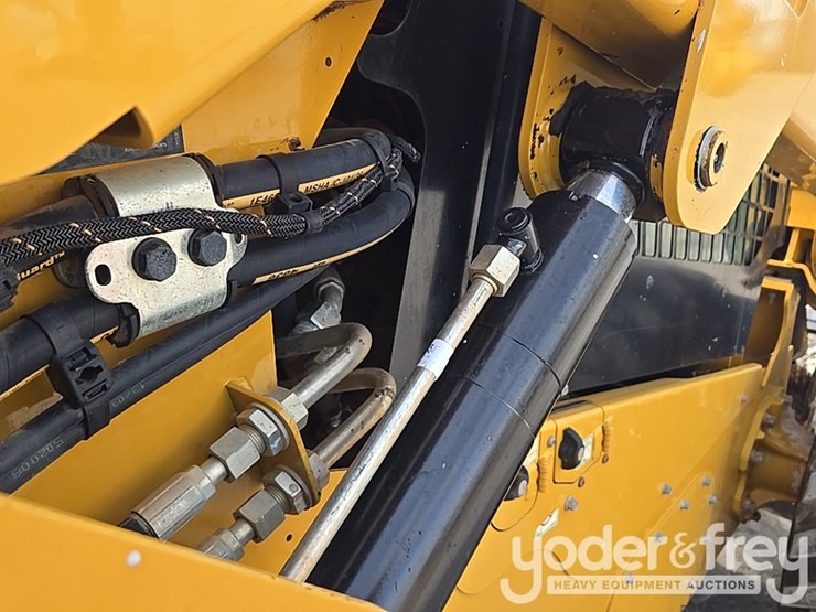 2020-caterpillar-272d-image-25