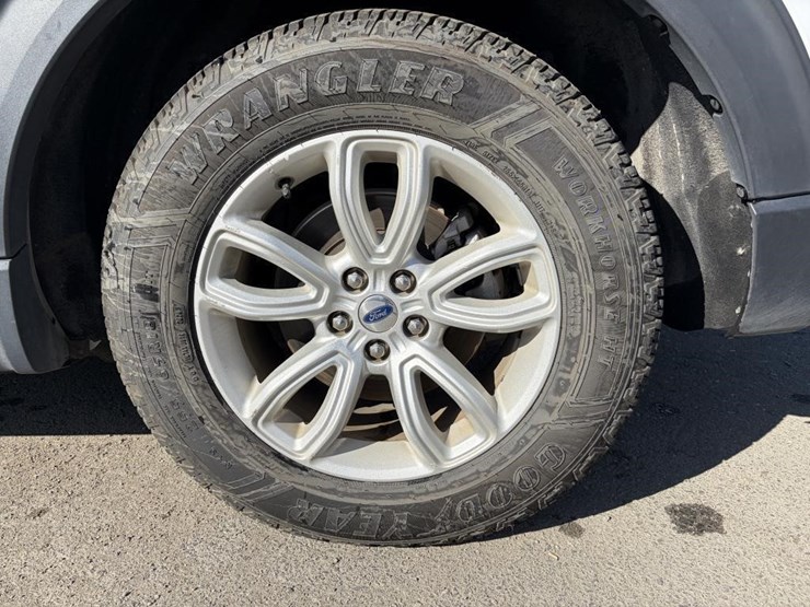 2020-ford-explorer-image-5