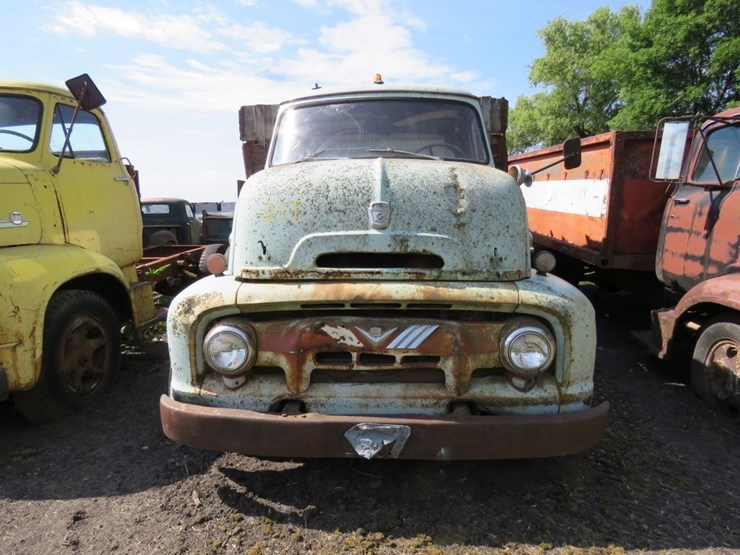 1954-ford-c600-image-2