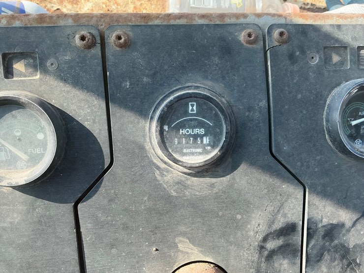 #1991-•-1997-ottawa-yt-30-terminal-tractor-image-21