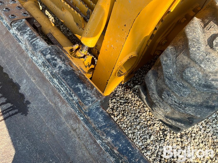 2004-john-deere-250-image-10
