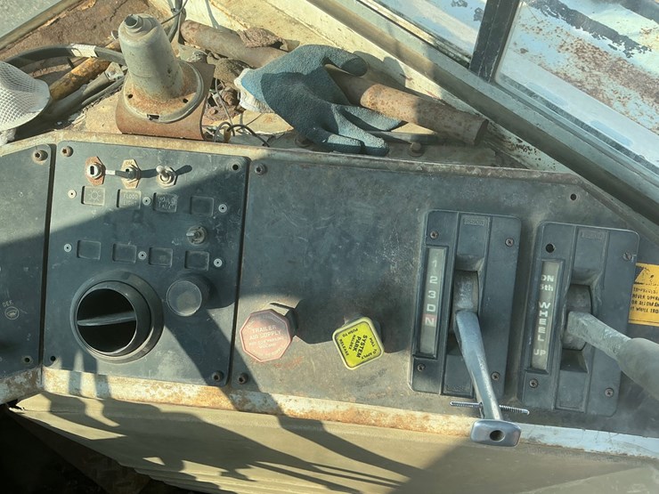 #1991-•-1997-ottawa-yt-30-terminal-tractor-image-19