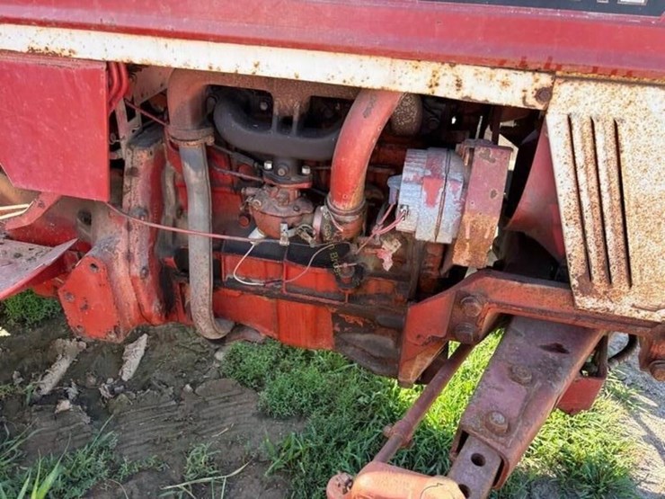ih-574-gas-tractor-image-5