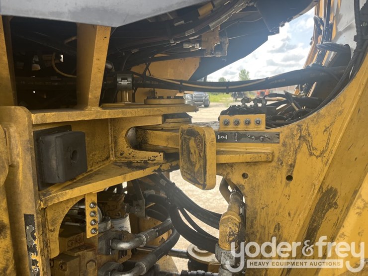 2016-caterpillar-926m-image-21