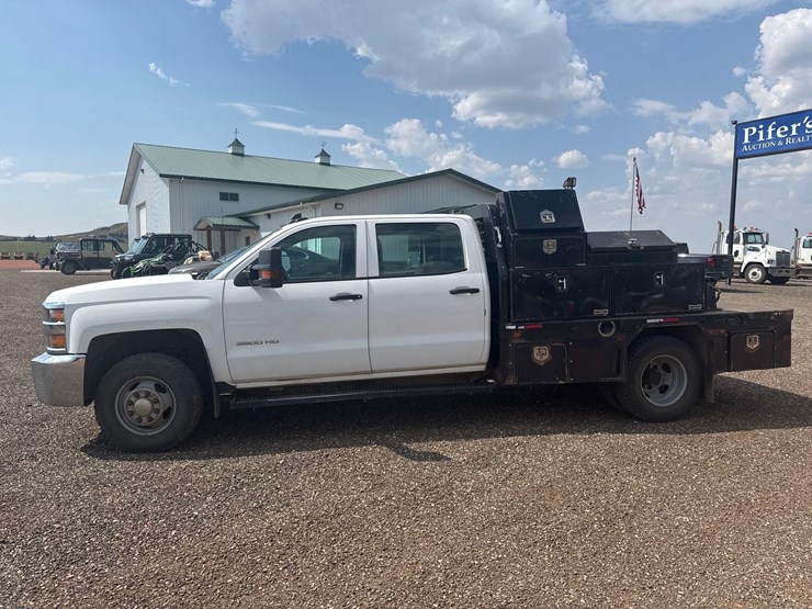 2018-chevrolet-silverado-3500hd-image-2