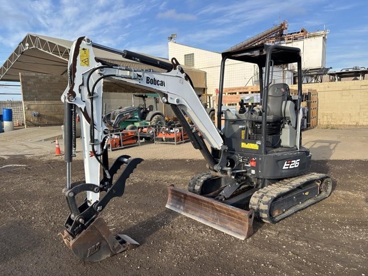 2021-bobcat-e26-image-1