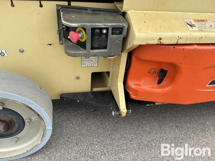 2020-jlg-3246es-image-10