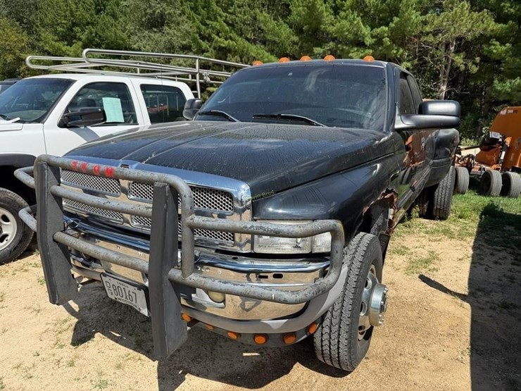 2001-dodge-ram-3500-image-1