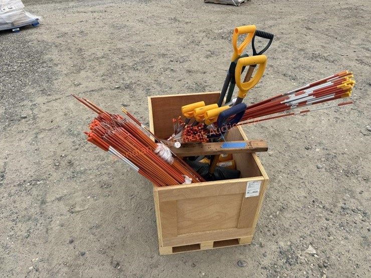asst.-snow-shovels-&-reflective-rods-image-4