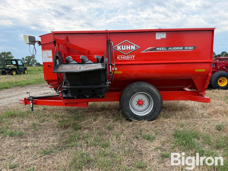 2021-kuhn-knight-reel-auggie-3130t-reel-mixer-wagon-w/scale-image-8