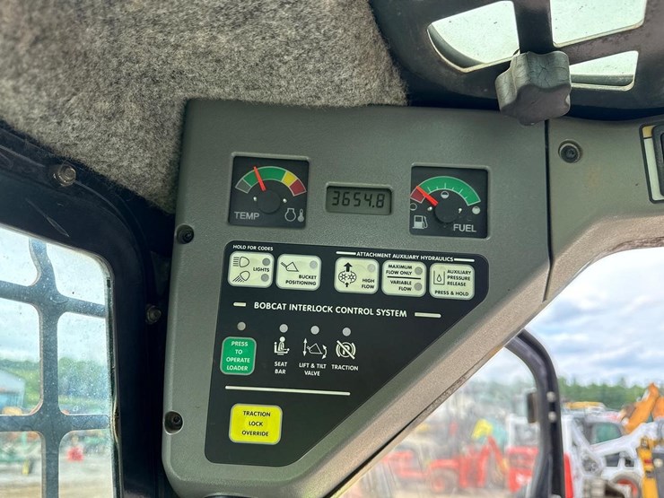 2007-bobcat-t320-image-23