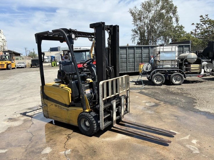 2011-yale-erp040vtn36tf082-forklift-image-2