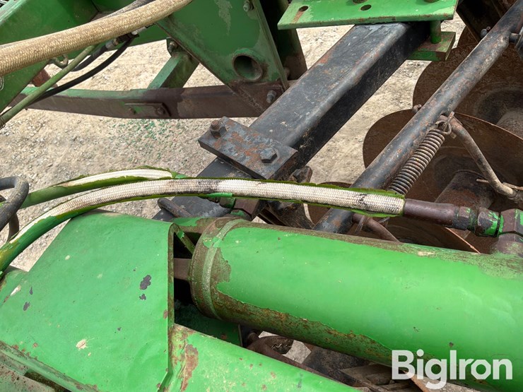 john-deere-230-image-13