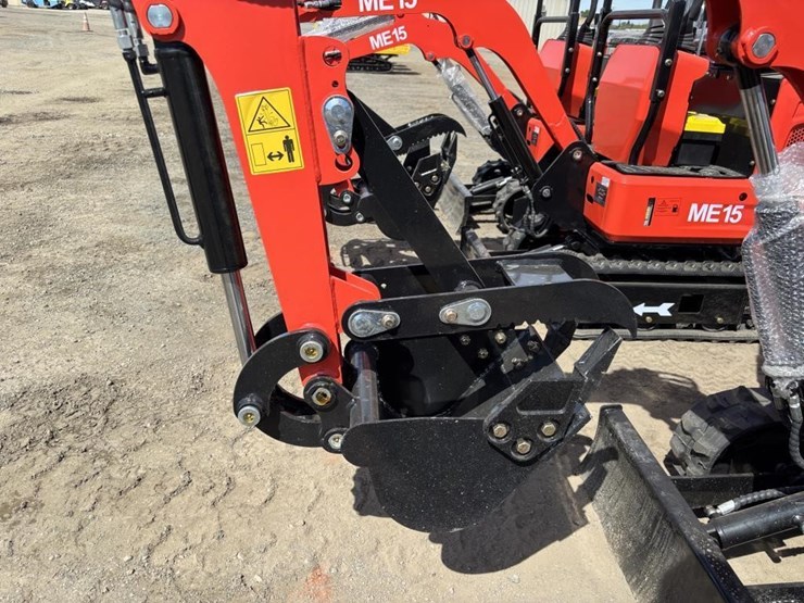 me15-hydraulic-excavator-image-10
