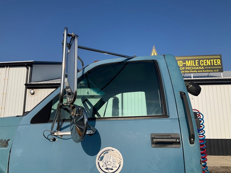 #1993-•-chevrolet-kodiak-single-axle-semi-tractor-image-21