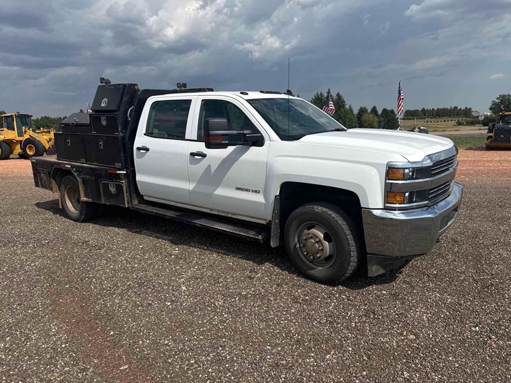 2018-chevrolet-silverado-3500hd-image-32