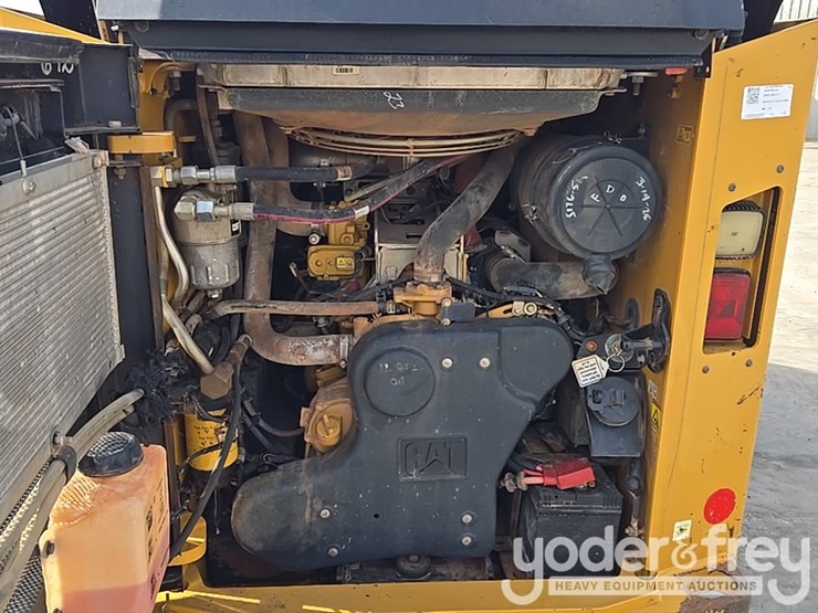 2020-caterpillar-272d-image-29