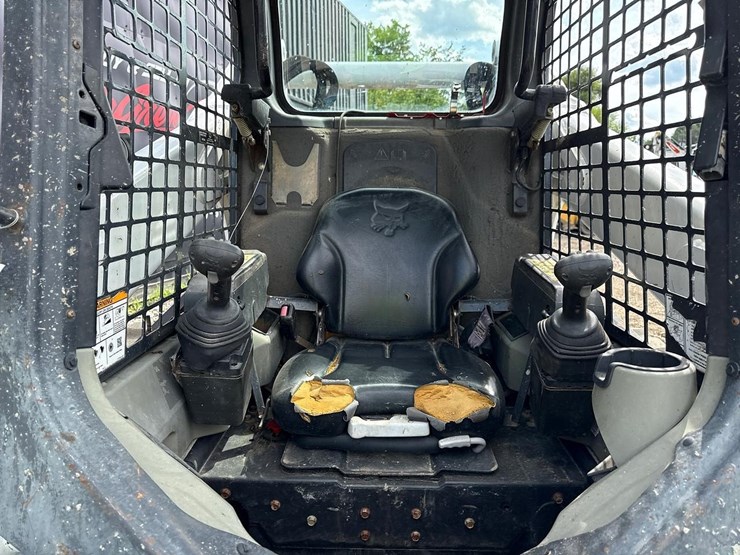 2020-bobcat-t740-image-41