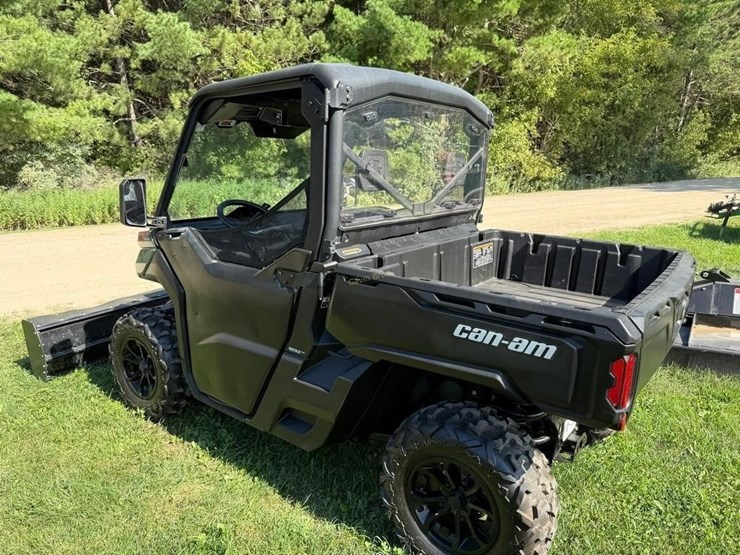 2023-can-am-defender-hd7-700-utv-image-4