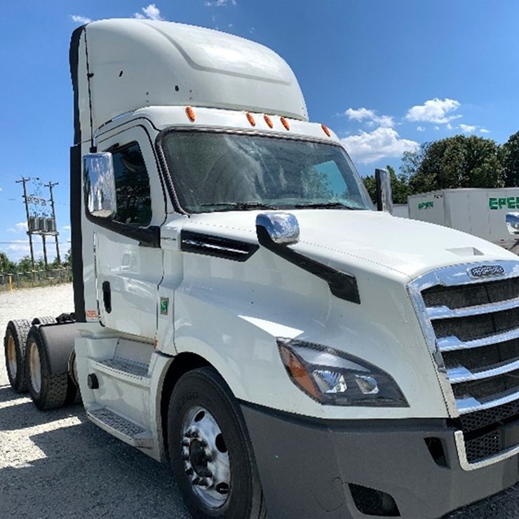 2020 FREIGHTLINER CASCADIA 126