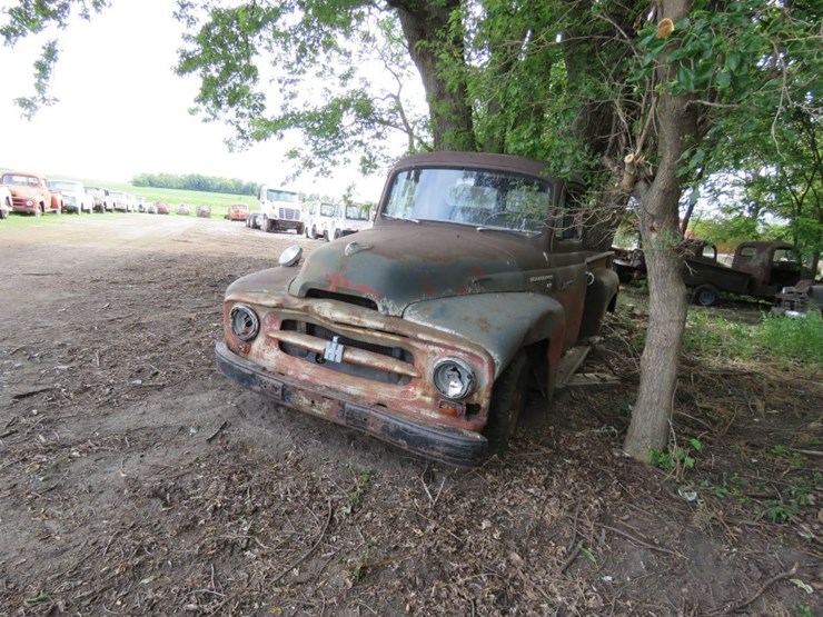 1953-international-r110-image-2