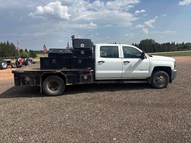 2018-chevrolet-silverado-3500hd-image-31