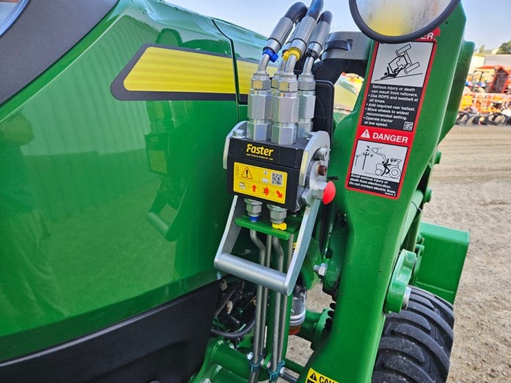 john-deere-3033r-image-43