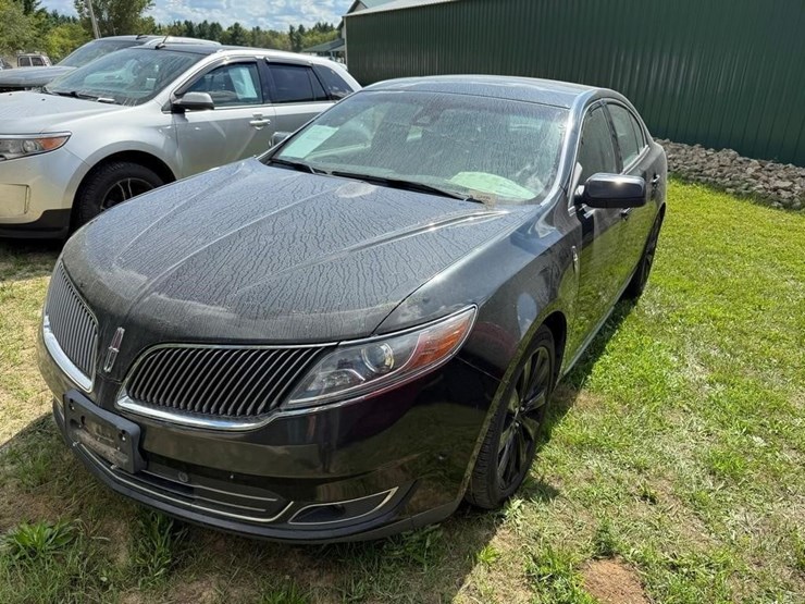 2014-lincoln-mks-car-image-1