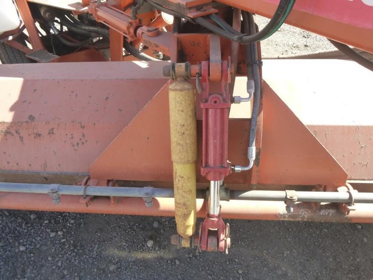 2014-broce-bb250b-3-wheel-sweeper-image-21