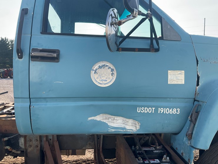 #1993-•-chevrolet-kodiak-single-axle-semi-tractor-image-52