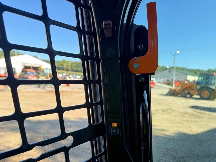 2020-bobcat-t740-image-22