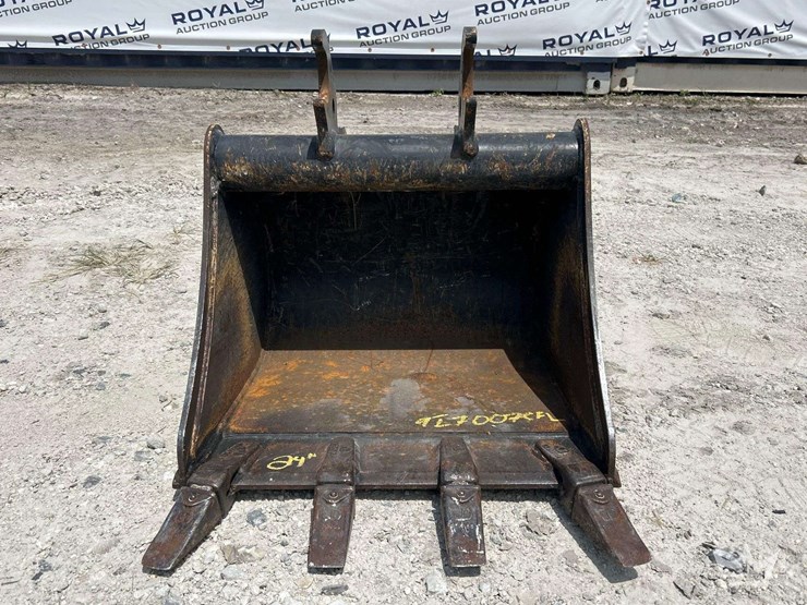 2022-john-deere-24in-digging-tooth-bucket-excavator-attachment-image-6