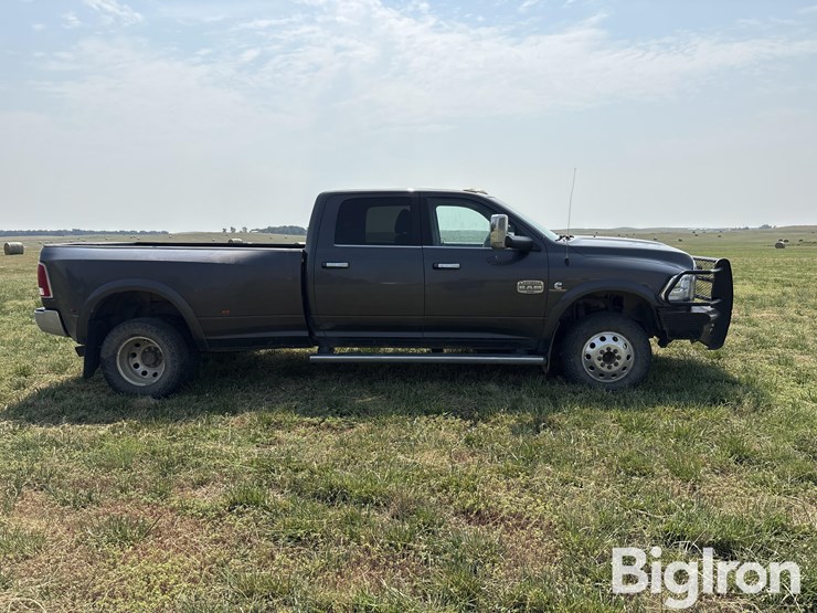 2017-dodge-3500-image-4