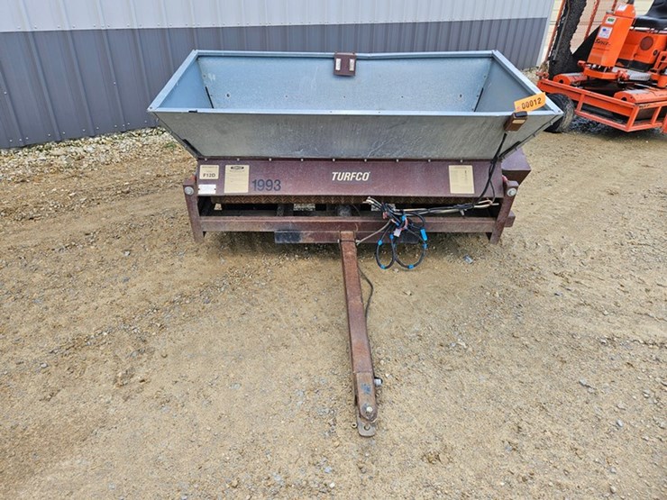 #12-•-turfco-meter-matic-iii-top-dresser-image-8