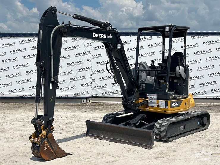 2023-deere-35g-image-1