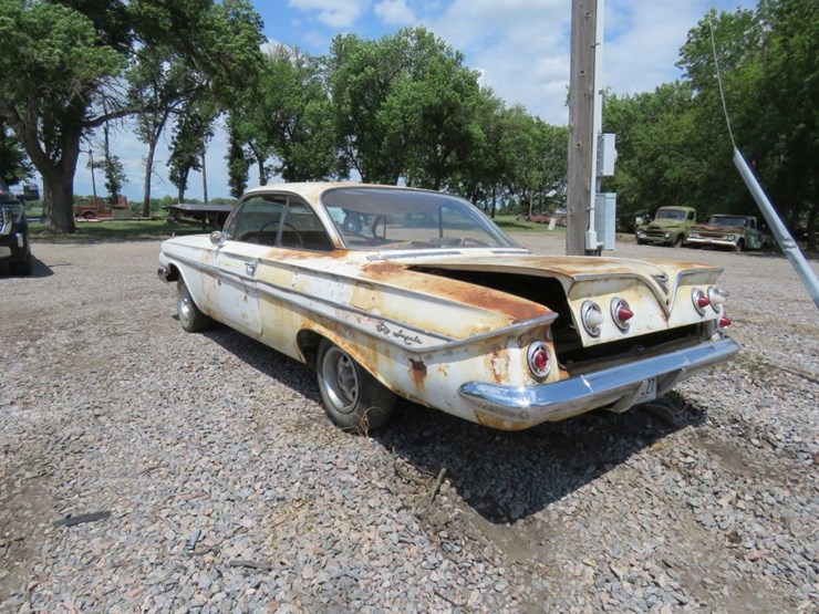 1961-chevrolet-impala-bubbletop-image-6