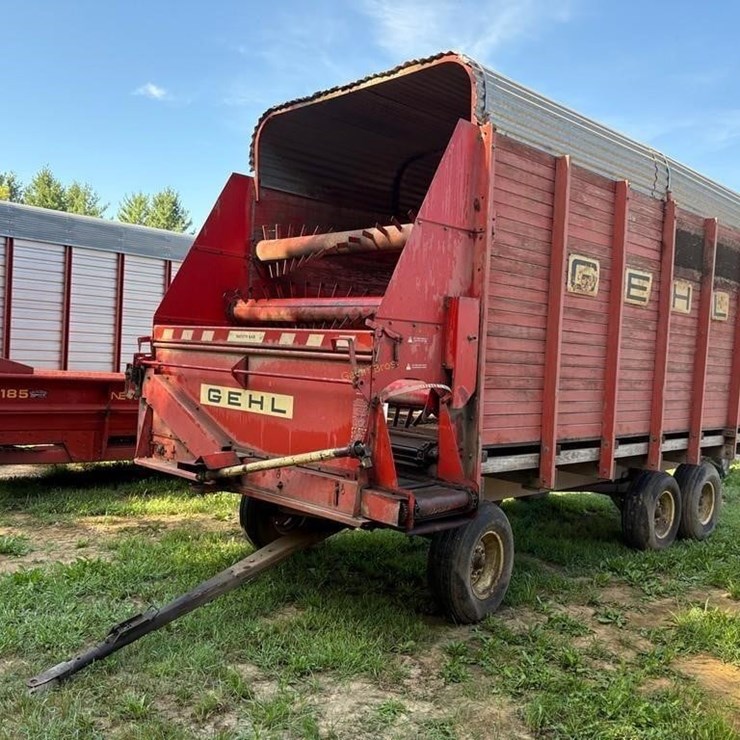 Gehl 910 16' Chopper Box