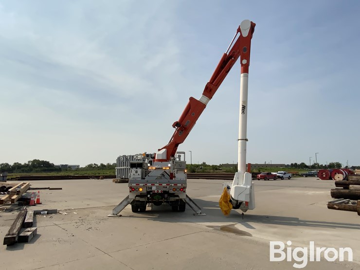 2015-freightliner-m2-106-image-14