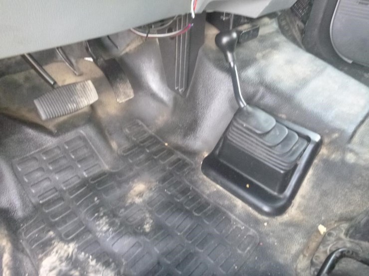 2013-ford-f550-image-25