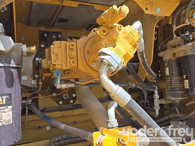 2019-caterpillar-336-image-40